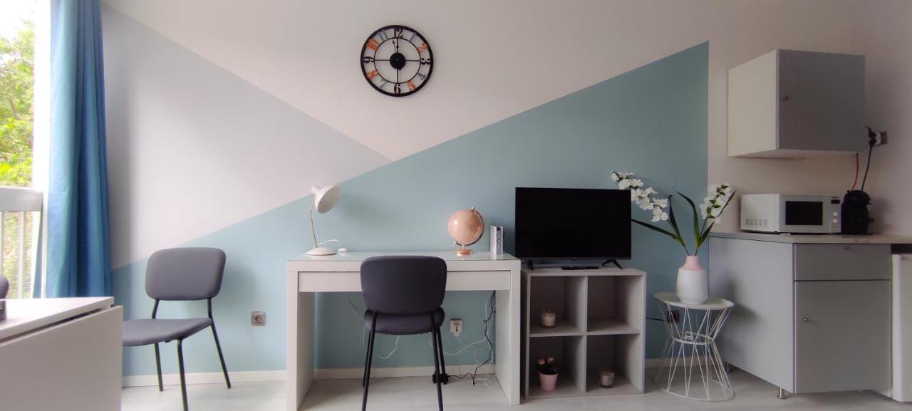 Studio 26M2 Centre Ville Renove Avec Parking Prive Ла-Гранд-Мот Экстерьер фото