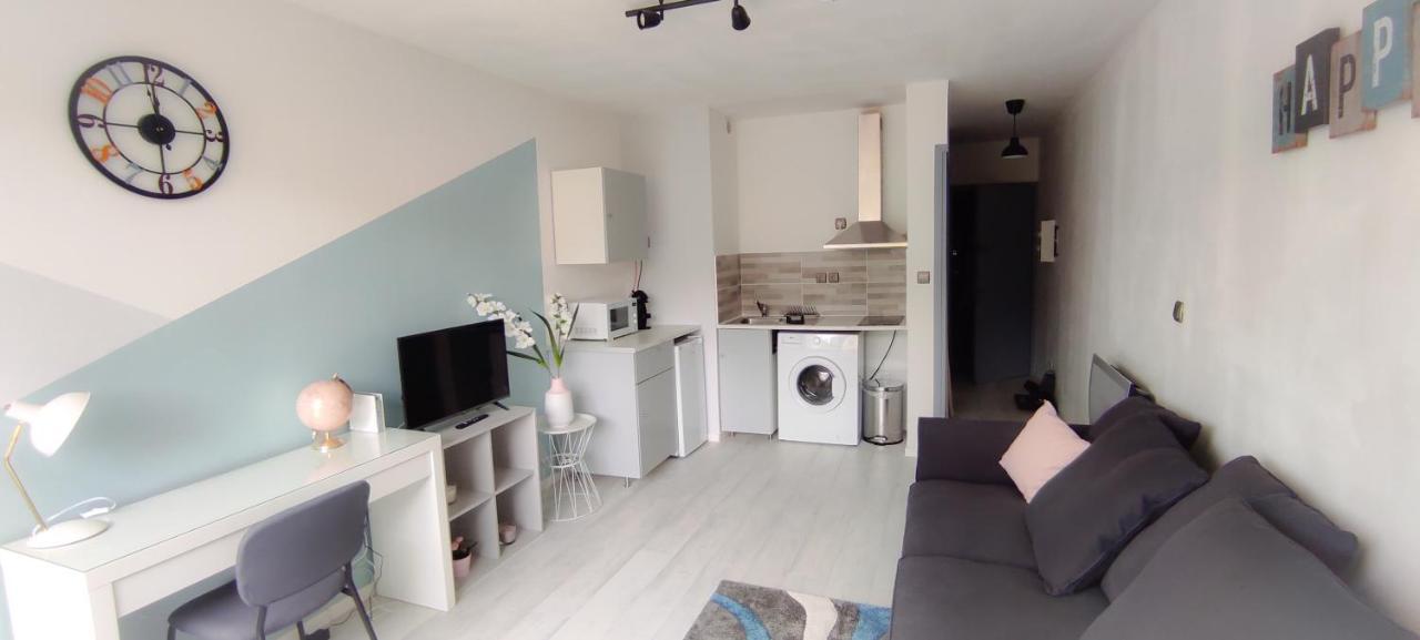 Studio 26M2 Centre Ville Renove Avec Parking Prive Ла-Гранд-Мот Экстерьер фото